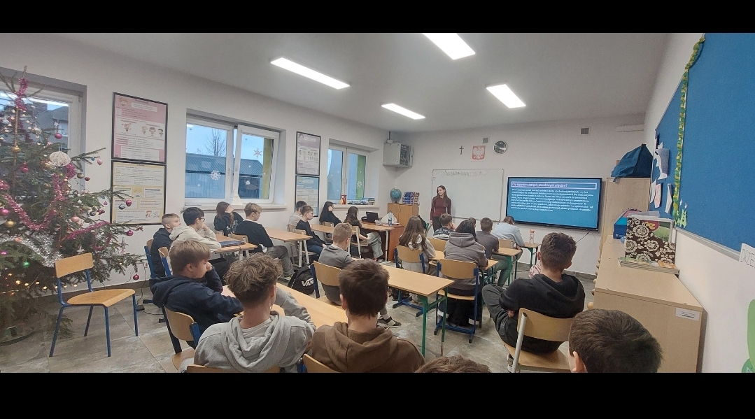 uczniowie podczas prezentacji